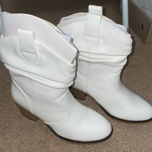 Bacia Slouch Cowboy Boots in White